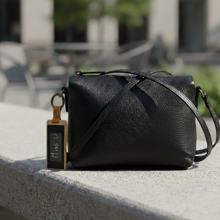 KEEP, the connected keychain (PRE-ORDER)