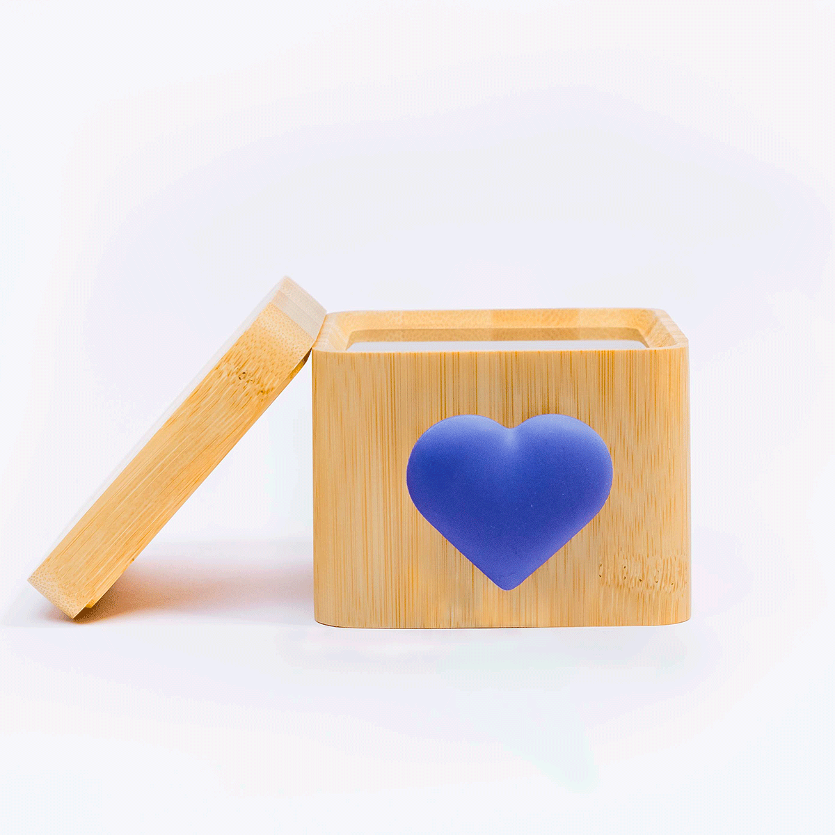 https://en.lovebox.love/cdn/shop/products/LBparents-packshotface-bleu-1200x1200.png?v=1676179882